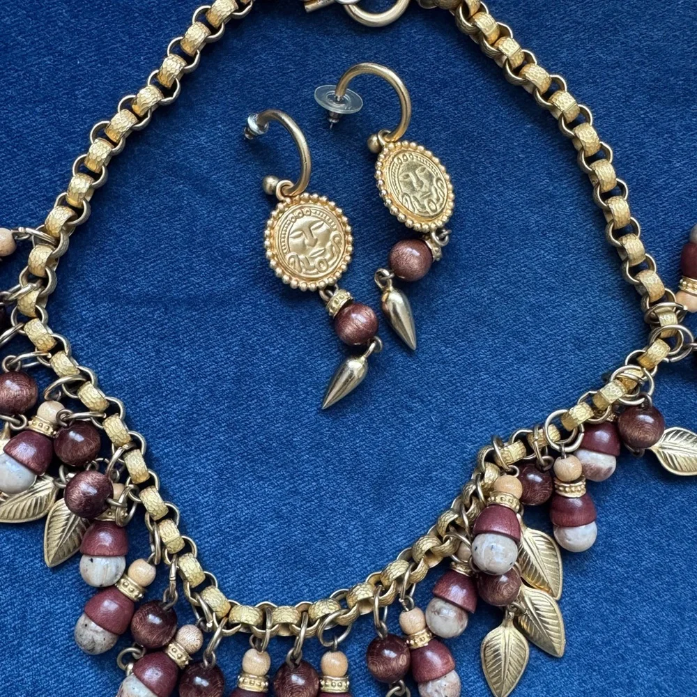 Vintage Gold pleated‎ Necklace and Earrings.